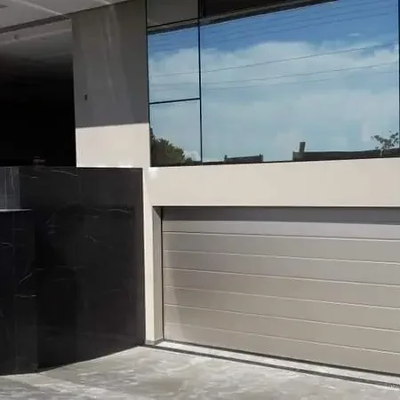Portão de garagem PVC